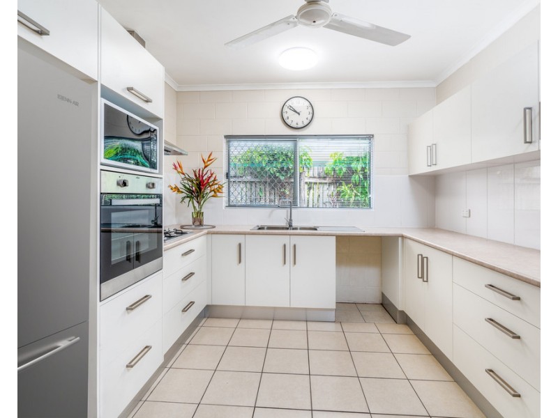 19 Kangaroo Street, Bentley Park QLD 4869