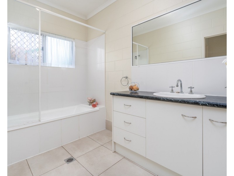 19 Kangaroo Street, Bentley Park QLD 4869