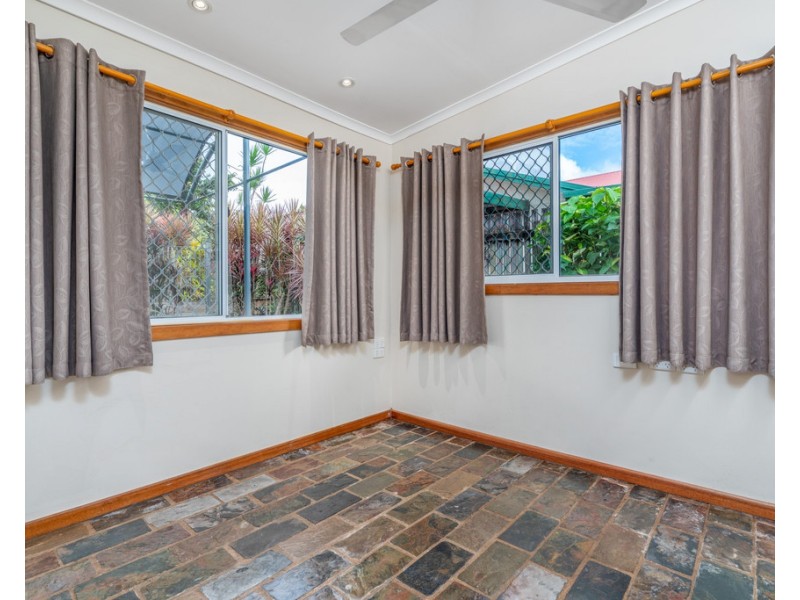 19 Kangaroo Street, Bentley Park QLD 4869