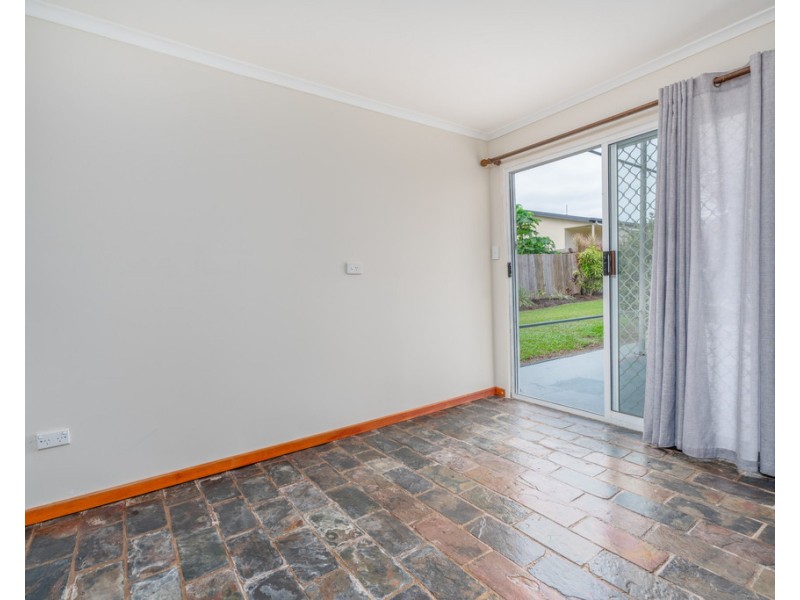 19 Kangaroo Street, Bentley Park QLD 4869