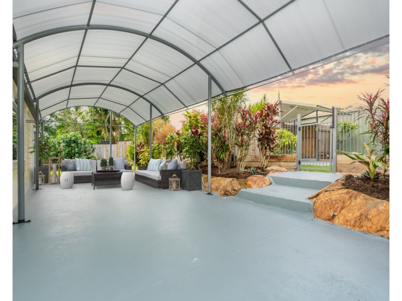 19 Kangaroo Street, Bentley Park QLD 4869