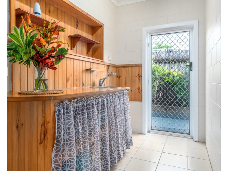 19 Kangaroo Street, Bentley Park QLD 4869