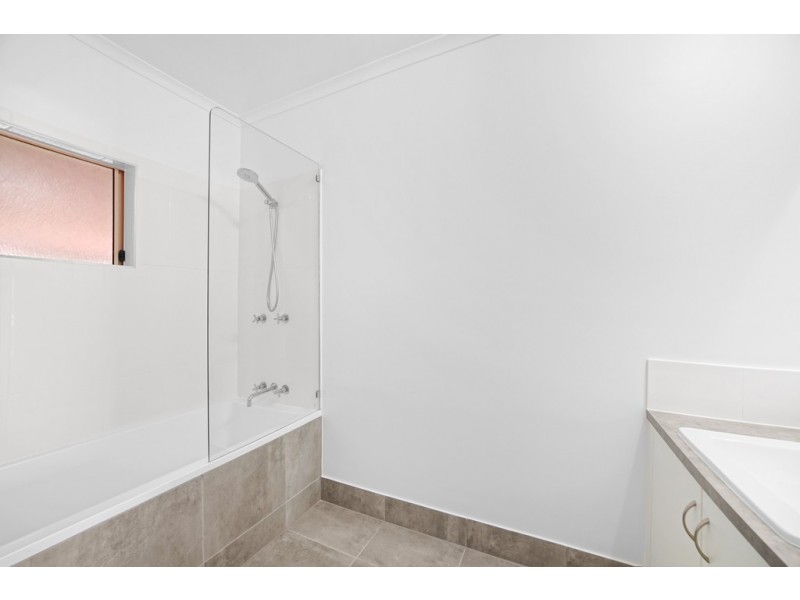 2 Guthrie Close, Bentley Park QLD 4869