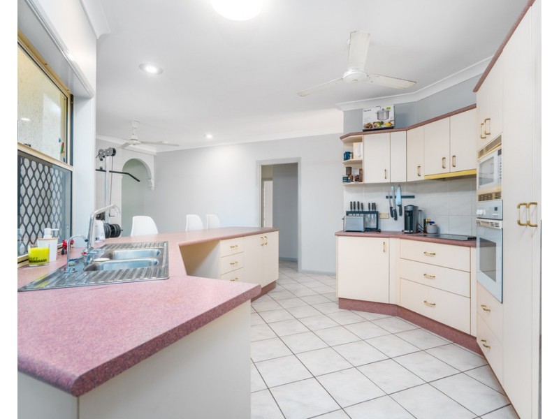 287 Robert Road, Bentley Park QLD 4869