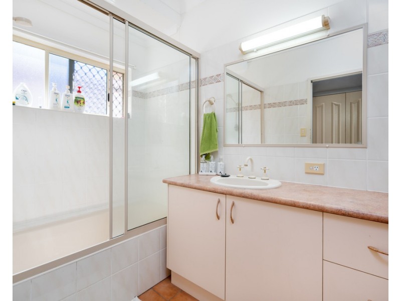 287 Robert Road, Bentley Park QLD 4869