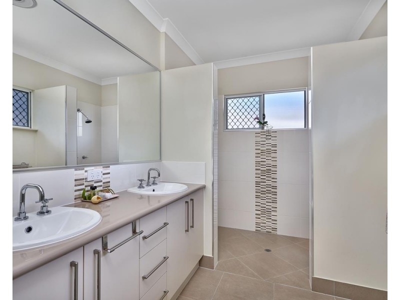 9 Cheyne Close, Bentley Park QLD 4869