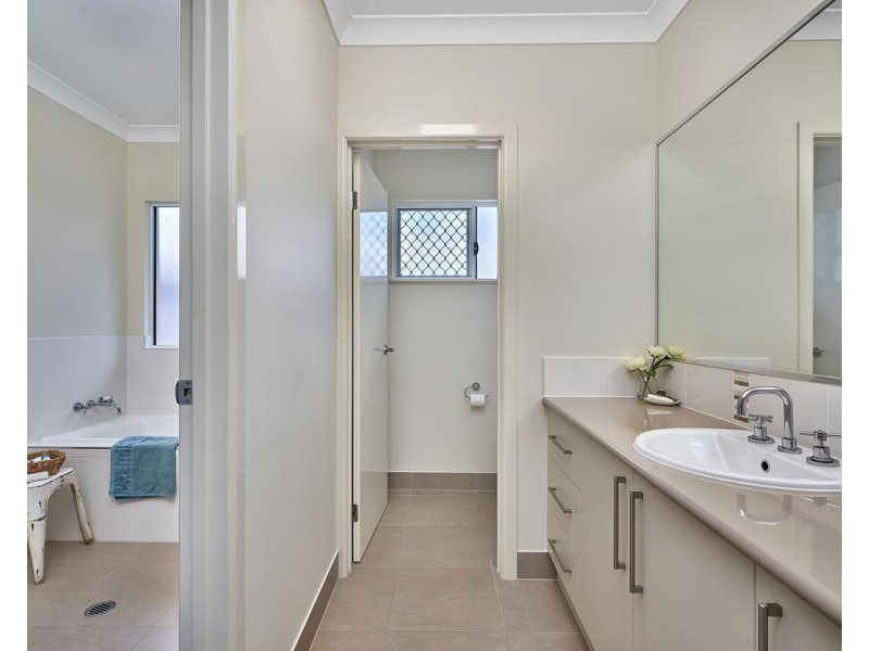 9 Cheyne Close, Bentley Park QLD 4869