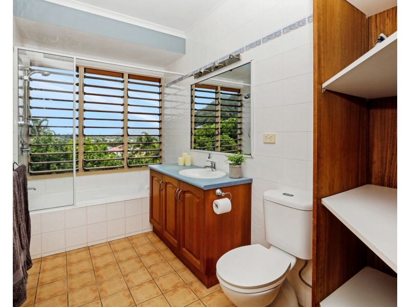 28 Guthrie Close, Bentley Park QLD 4869