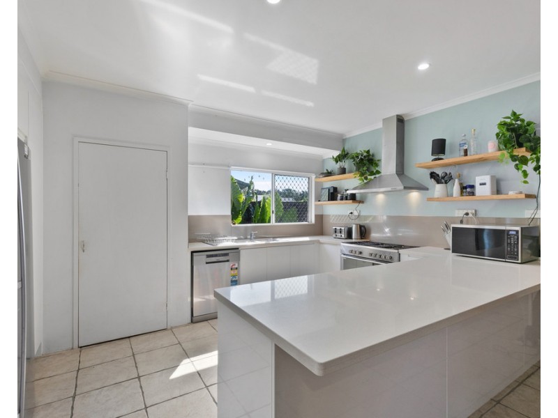 123 Robert Road, Bentley Park QLD 4869