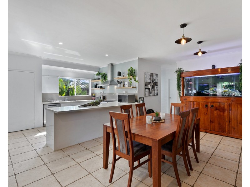 123 Robert Road, Bentley Park QLD 4869