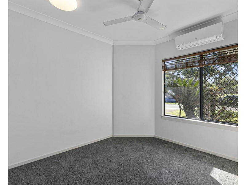 9 Cliffdale Street, Bentley Park QLD 4869