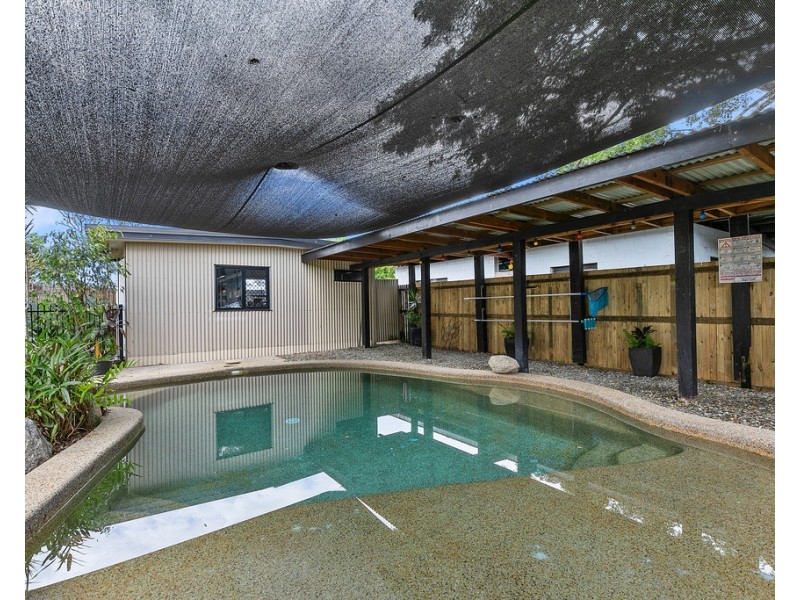 6 Banool Close, White Rock QLD 4868