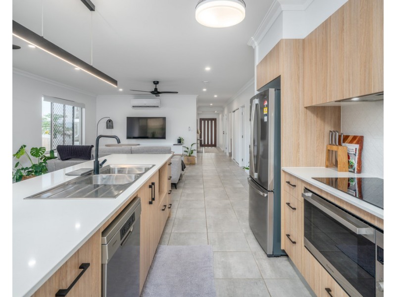 4 Barcoo Close, Bentley Park QLD 4869
