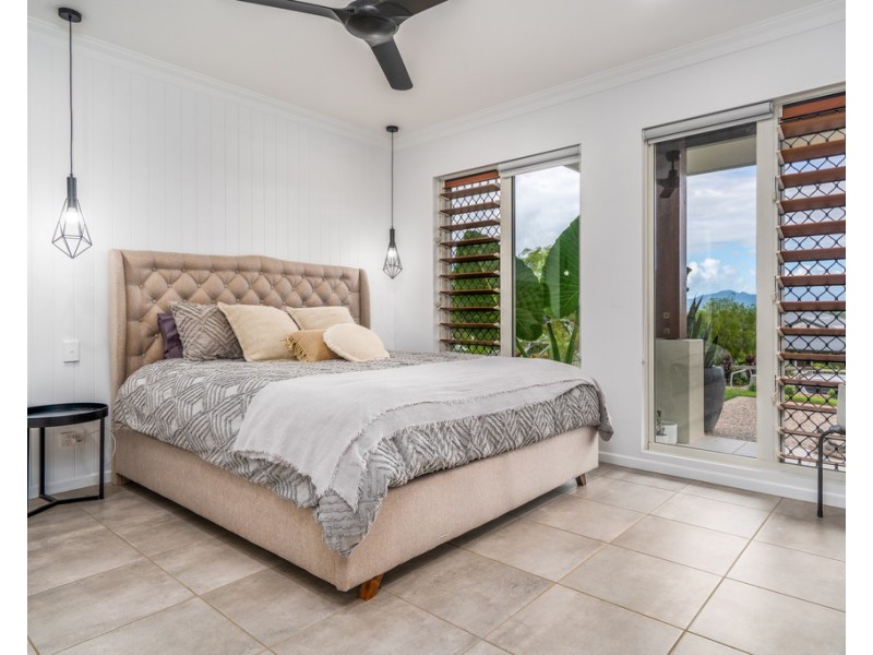 4 Barcoo Close, Bentley Park QLD 4869