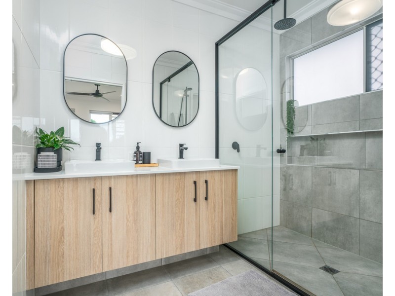 4 Barcoo Close, Bentley Park QLD 4869