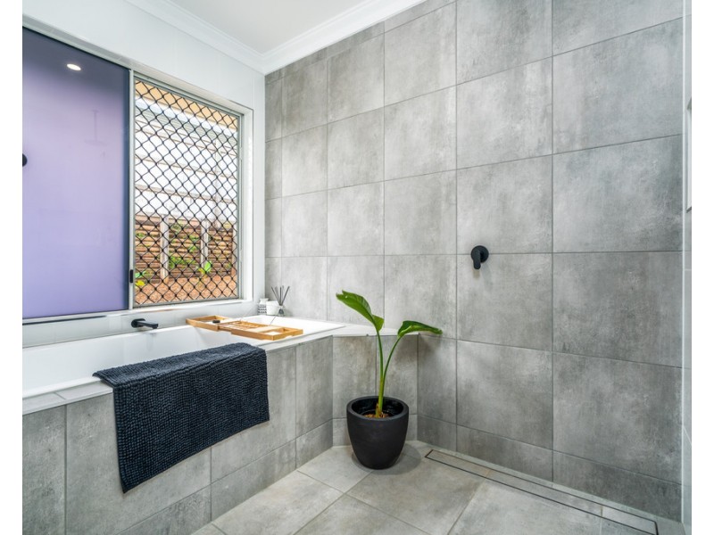 4 Barcoo Close, Bentley Park QLD 4869