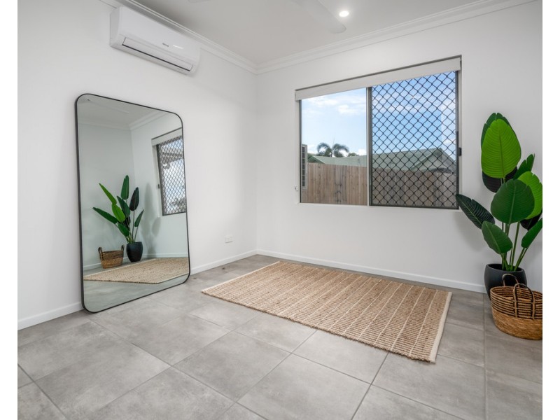 4 Barcoo Close, Bentley Park QLD 4869