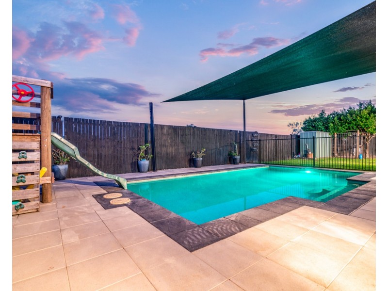 8 Goldberg Close, White Rock QLD 4868