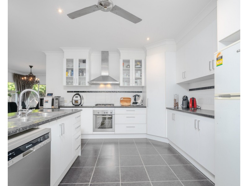 8 Goldberg Close, White Rock QLD 4868