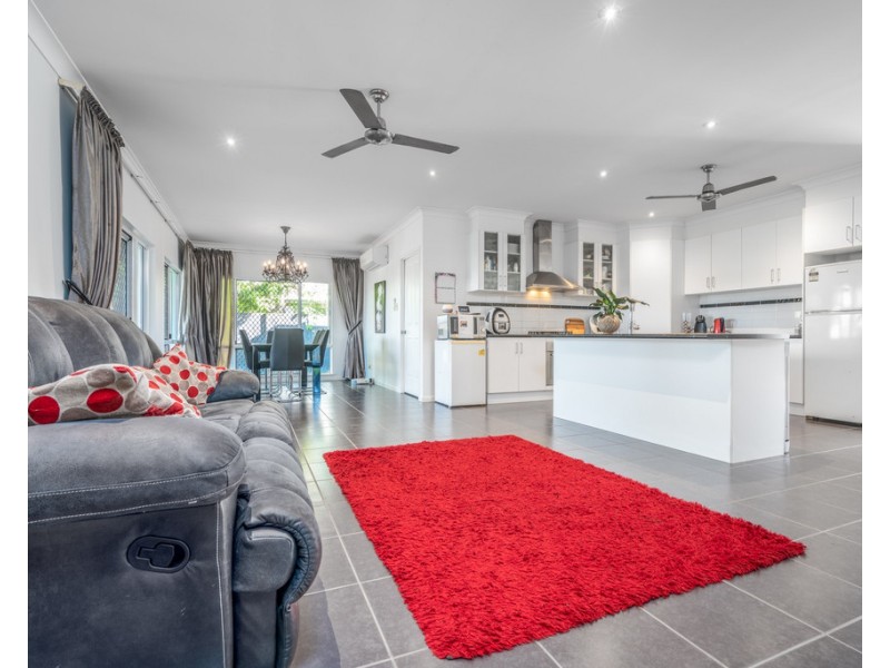 8 Goldberg Close, White Rock QLD 4868