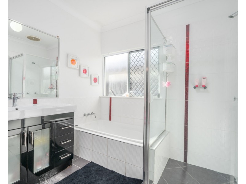 8 Goldberg Close, White Rock QLD 4868