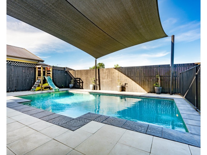 8 Goldberg Close, White Rock QLD 4868