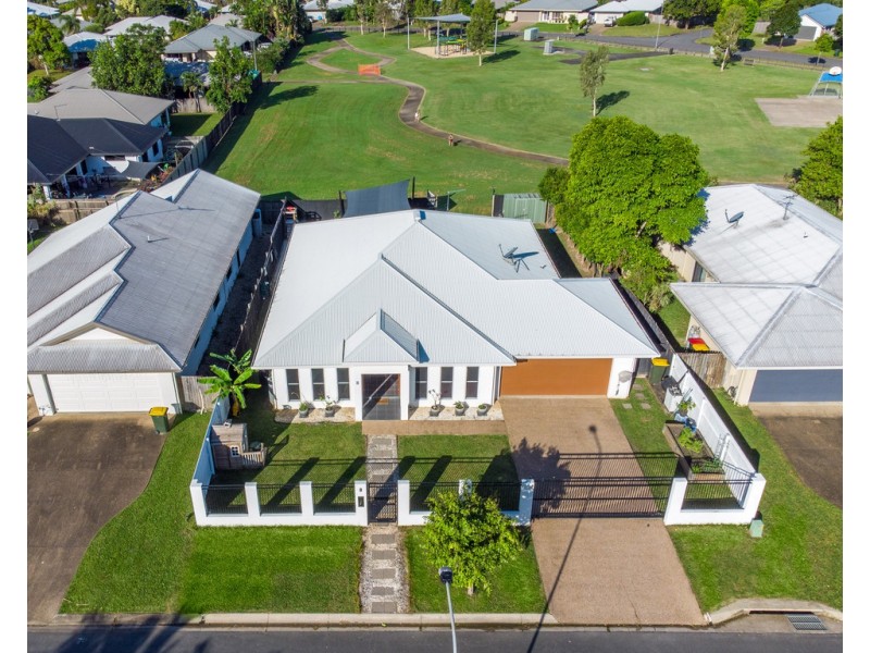 8 Goldberg Close, White Rock QLD 4868