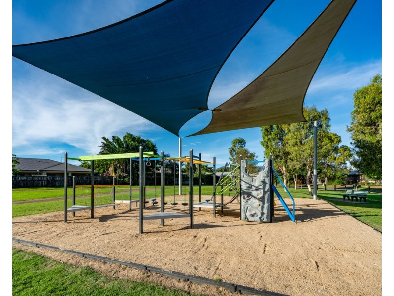 8 Goldberg Close, White Rock QLD 4868