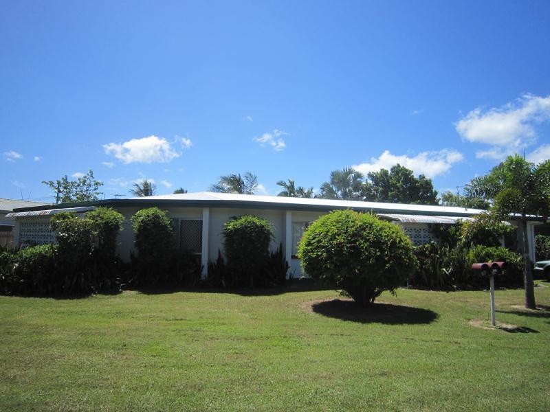 Holloways Beach QLD 4878