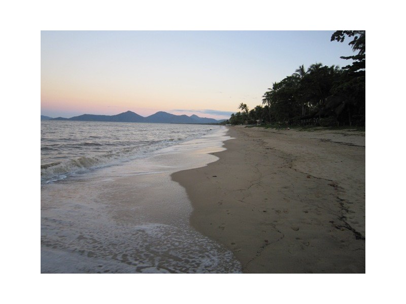 Holloways Beach QLD 4878