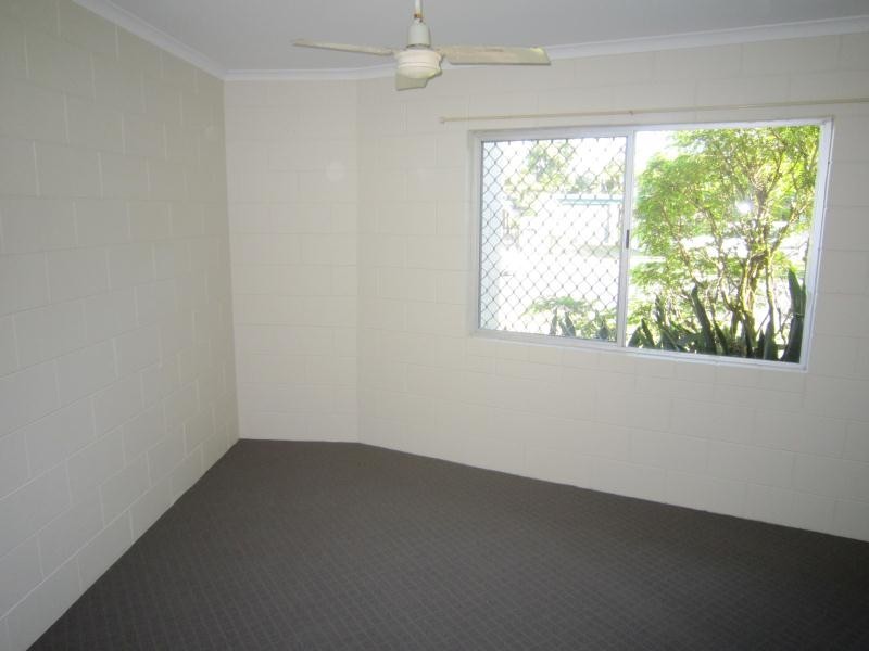 Holloways Beach QLD 4878