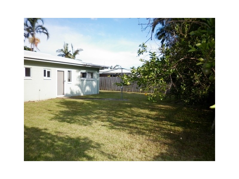 1 Fishburn Street, Bentley Park QLD 4869