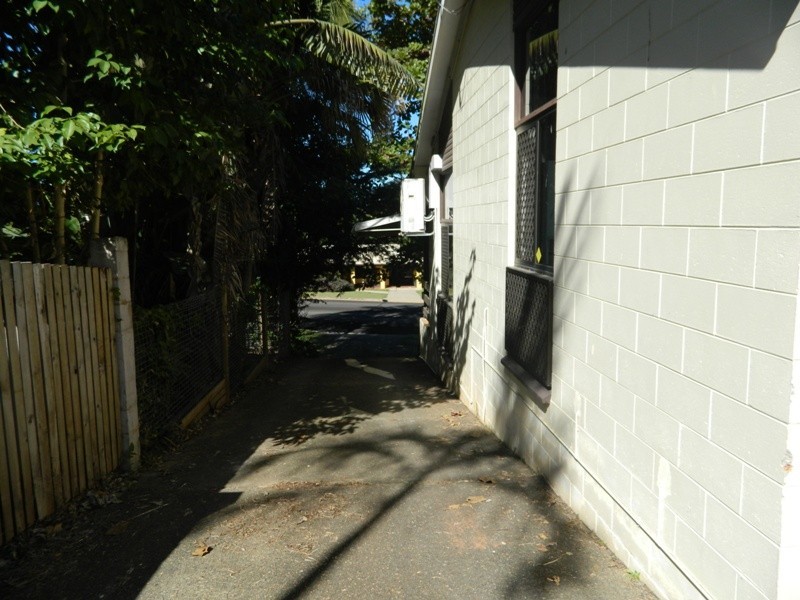 16 Beatrice Street, Mooroobool QLD 4870