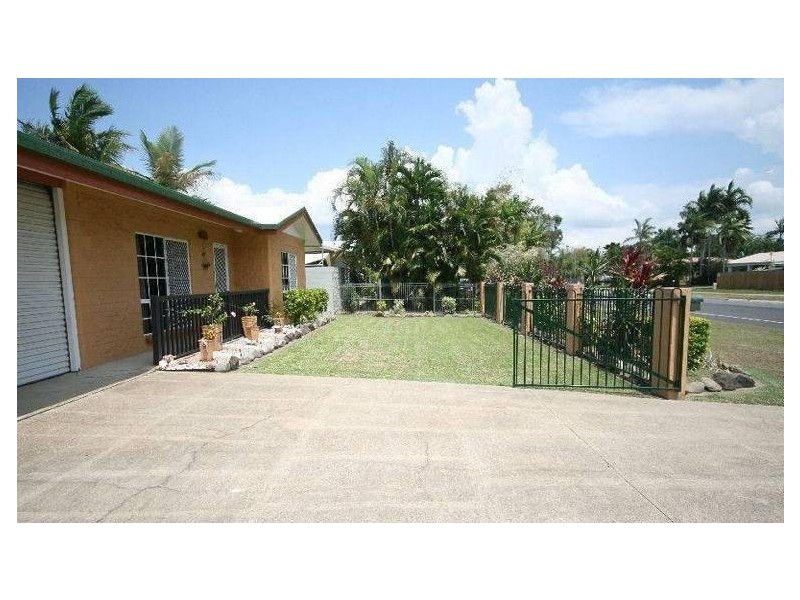 40 Robert Road, Bentley Park QLD 4869