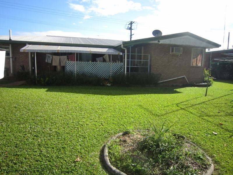 27 Henley Street, Earlville QLD 4870