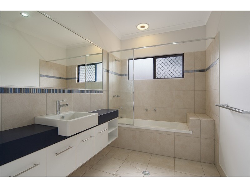 Bentley Park QLD 4869