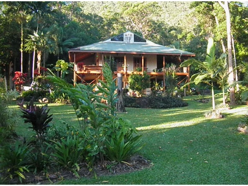 1252 Pine Creek Road, East Trinity QLD 4871