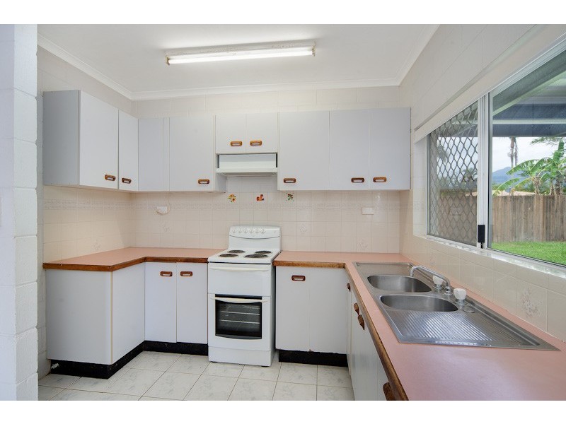 9 Paradise Close, White Rock QLD 4868