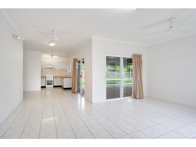 9 Paradise Close, White Rock QLD 4868