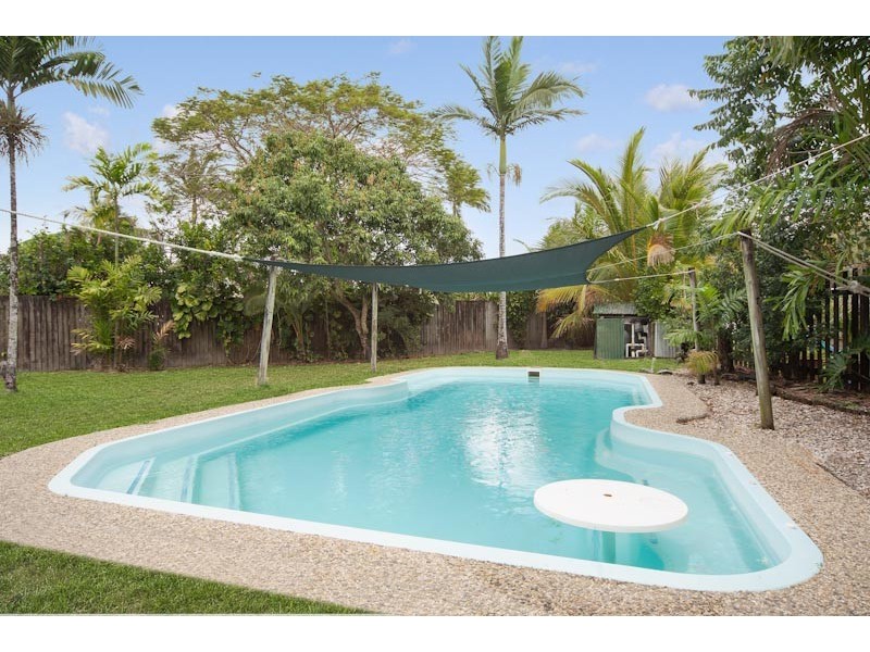 9 Paradise Close, White Rock QLD 4868