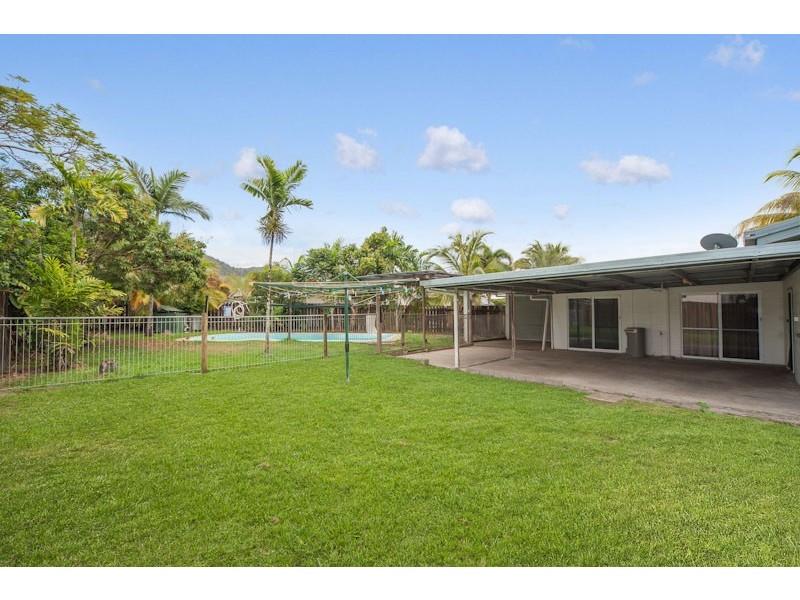 9 Paradise Close, White Rock QLD 4868