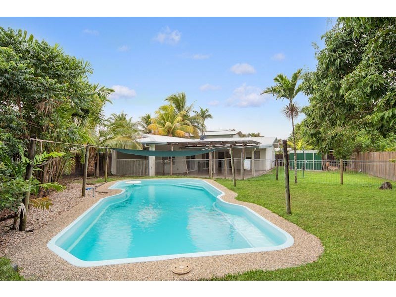 9 Paradise Close, White Rock QLD 4868