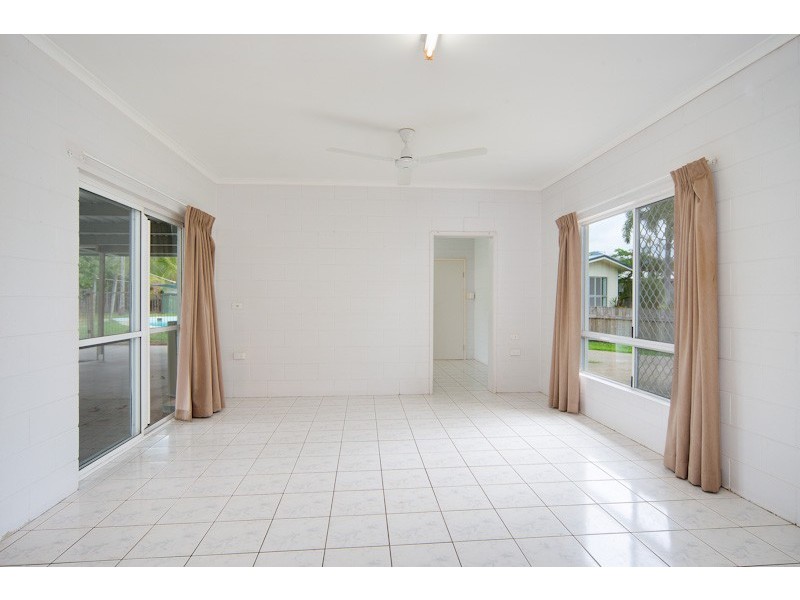 9 Paradise Close, White Rock QLD 4868