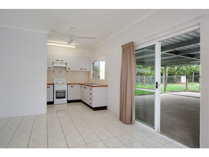 9 Paradise Close, White Rock QLD 4868