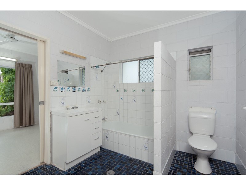 9 Paradise Close, White Rock QLD 4868