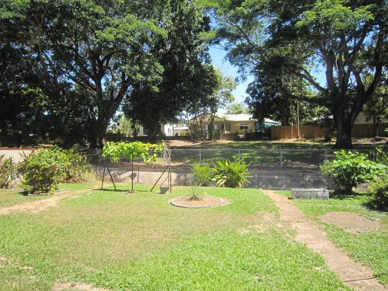 27 Henley Street, Earlville QLD 4870