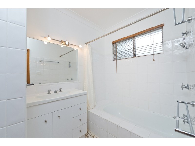 19 Fishburn Street, Bentley Park QLD 4869