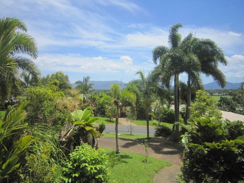 3 Speedy Close, Bentley Park QLD 4869