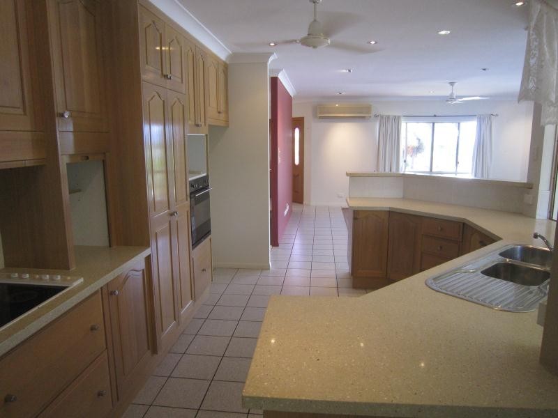 3 Speedy Close, Bentley Park QLD 4869