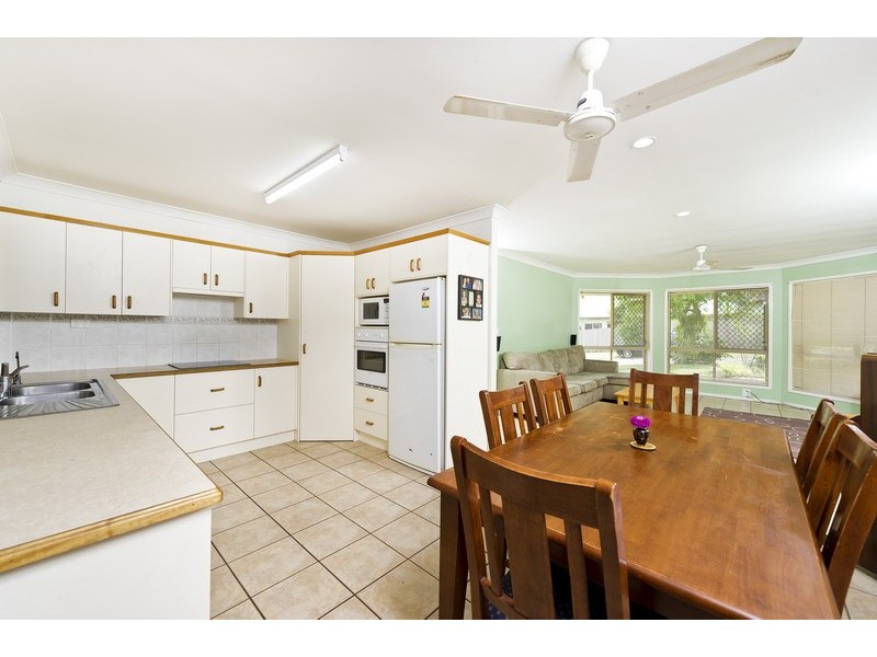 7 Thorpe Place, Bentley Park QLD 4869